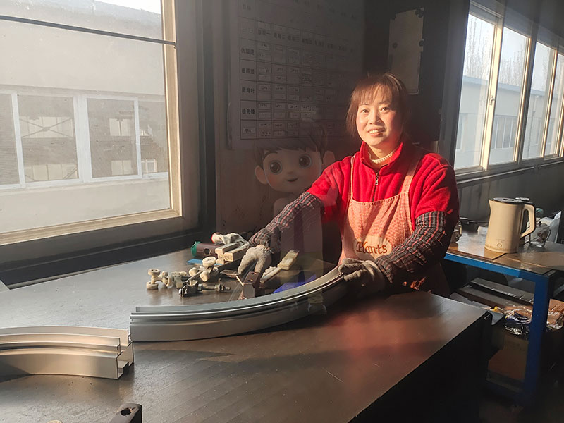 天津盛达鸿业拉弯厂“三八”妇女节：致敬最美“她”身影